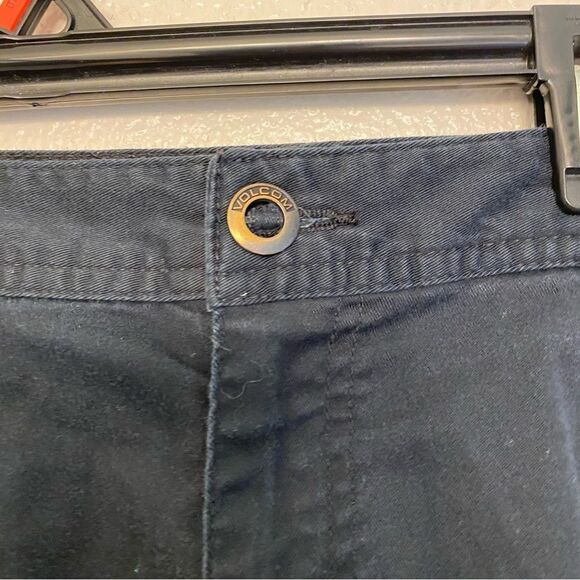 VOLCOM black weathered skater Chino shorts 10” - 34 - Picture 9 of 10